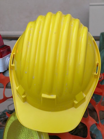 construction-helmet-337454_960_720